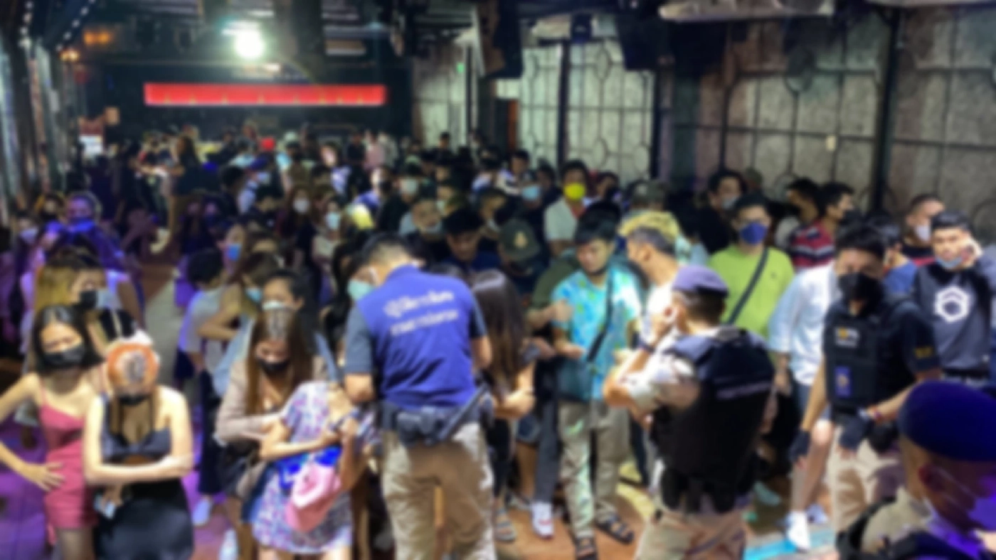 ไม่รอด! สั่งเด้ง 5 เสือ สน.ปทุมวัน เซ่นพิษจับ &quot;แวมไพร์ผับ&quot; ผับลับกลางกรุง