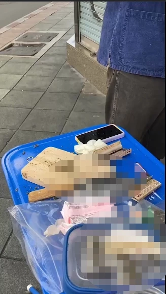 ก็เสรีเลยขายโจ๋งครึ่มที่ถนนข้าวสาร พันลำขายเกลื่อนนับสิบร้าน