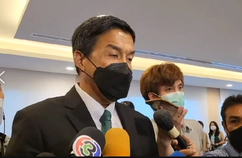 นายชัชชาติ สิทธิพันธุ์ ผู้ว่าราชการกรุงเทพมหานคร 