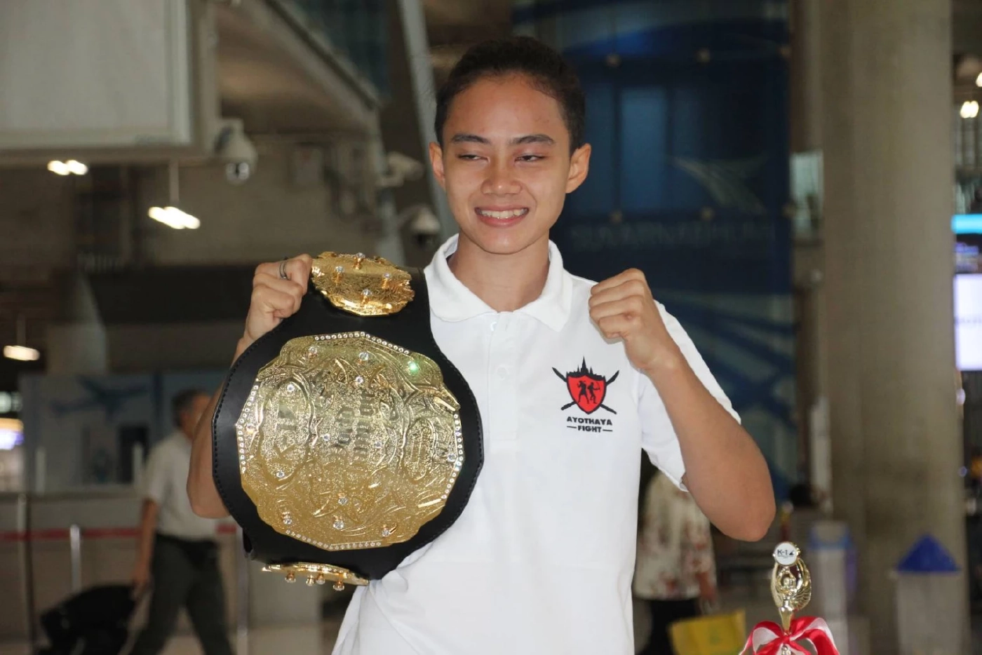 ต้อนรับยิ่งใหญ่! “น้องปุ้ม” แชมป์โลก K-1 กลับถึงไทย