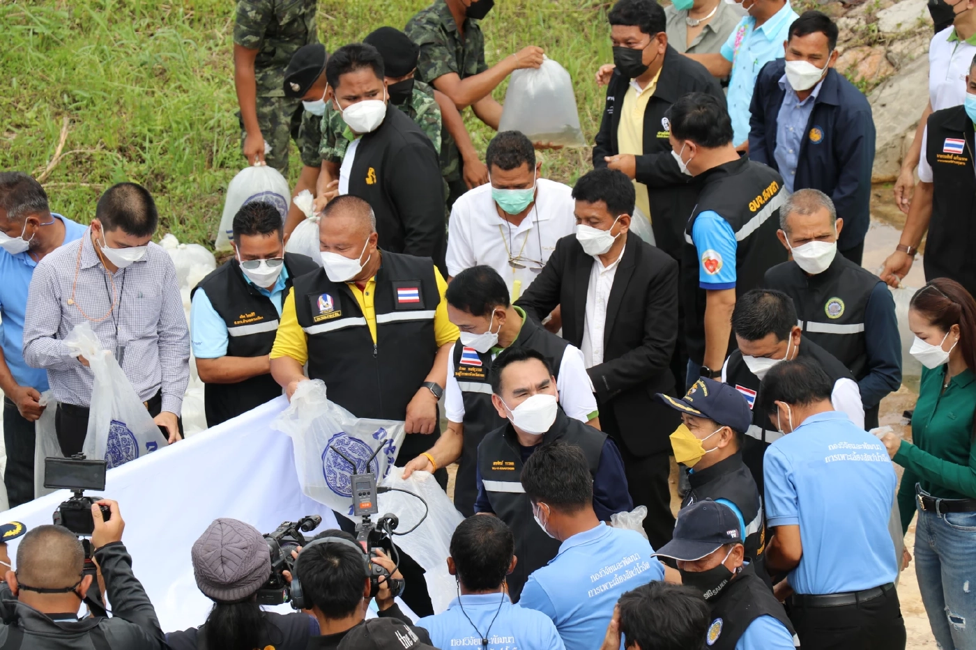 แม่ทัพภาค 4 ปล่อยพันธุ์ปลาลงคลองอู่ตะเภา