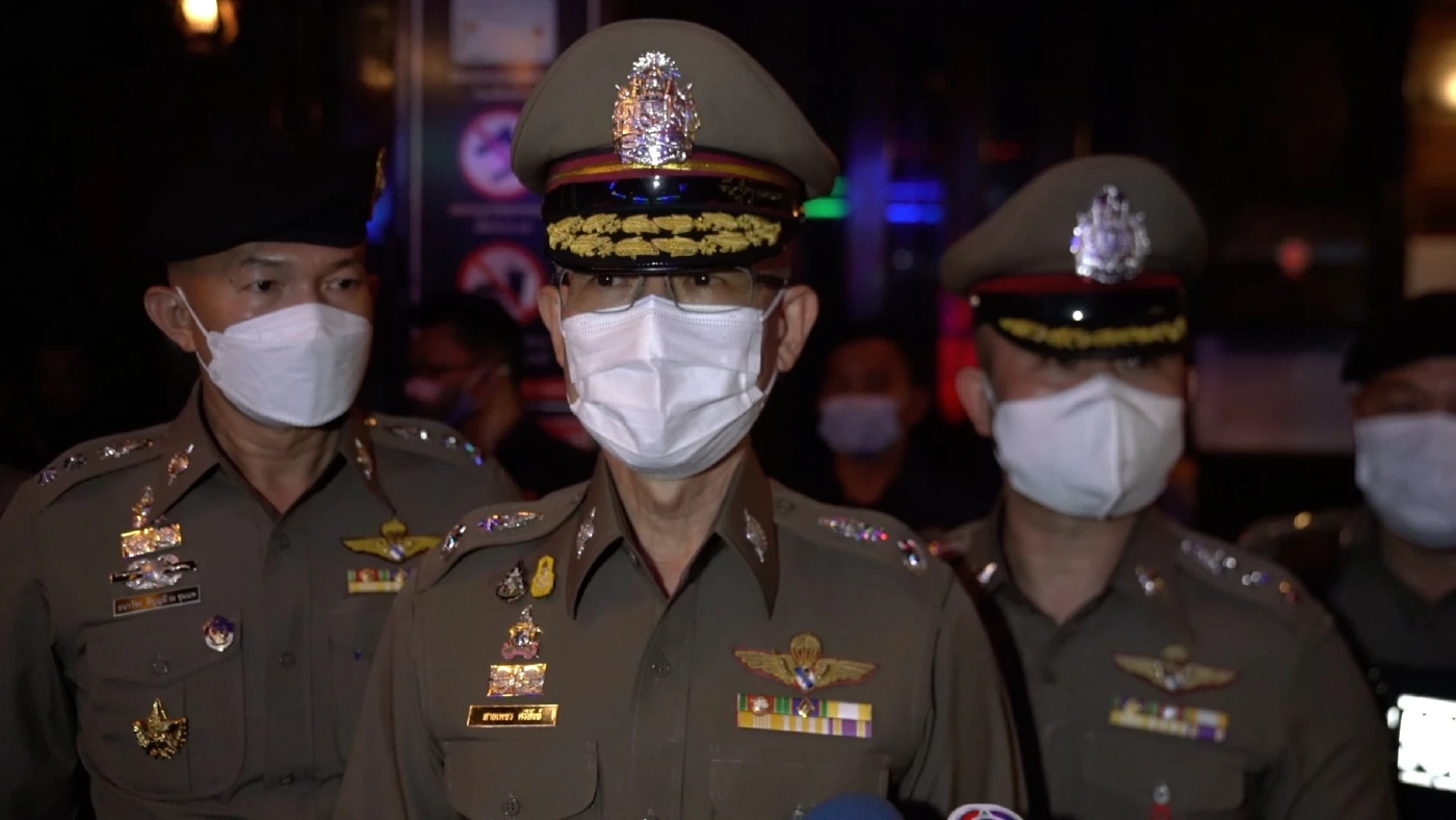 ขอนแก่นคึกคัก! เปิดสถานบริการวันแรก นทท.ต่อคิวเข้าร้านแน่น