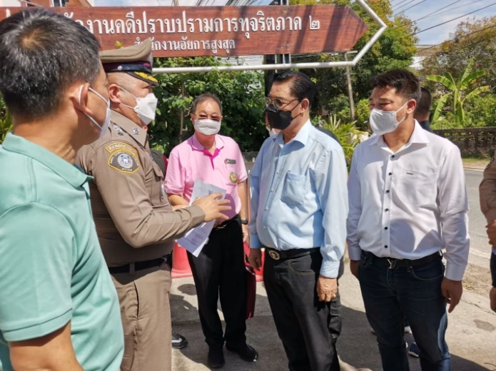 "สุนทร" พ่อ "รมช.ศึกษาฯ" โผล่มอบตัวขอสู้คดีบุกรุกป่าเขาใหญ่