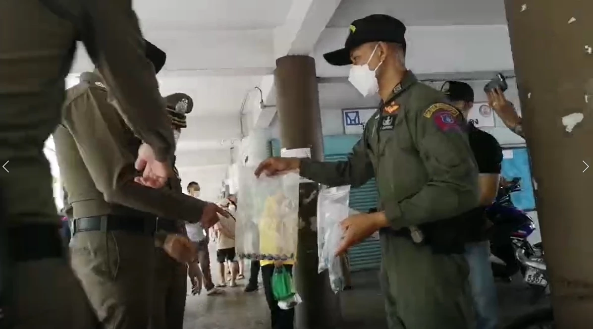 EOD  ตรวจเจอบอลประทัด ใต้อาคารเพชราวุธ ดินแดง  เร่งขยายผลหามือป่วน