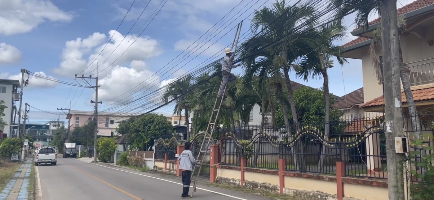 เทศบาลแม่เหียะ เร่งเก็บสายสื่อสารต้อนรับ “บิ๊กตู่” แอ่วเชียงใหม่พรุ่งนี้