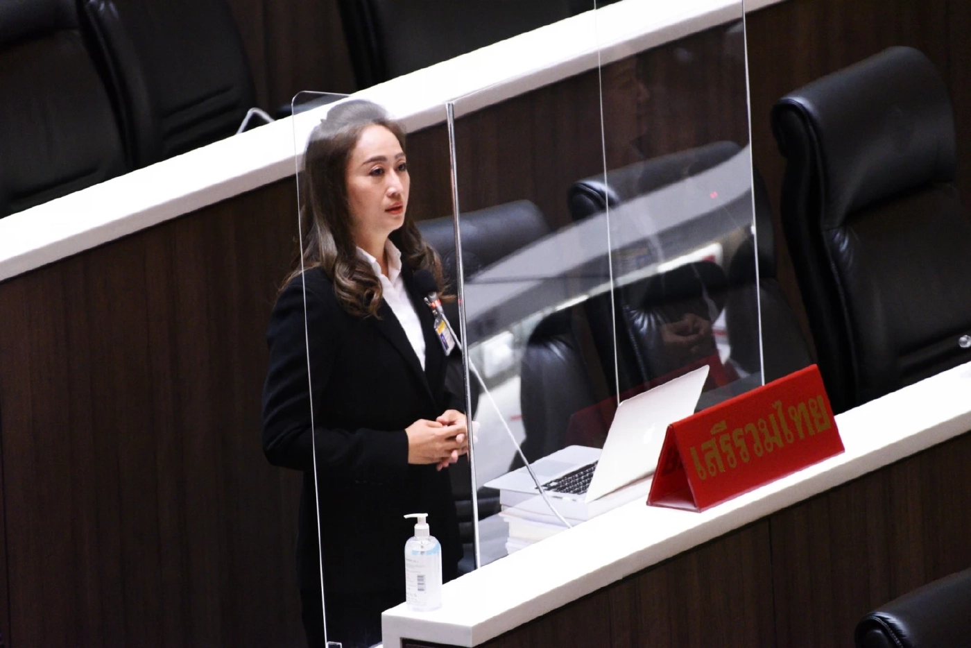 น.ส.นภาพร เพ็ชร์จินดา ส.ส.บัญชีรายชื่อ พรรคเสรีรวมไทย 