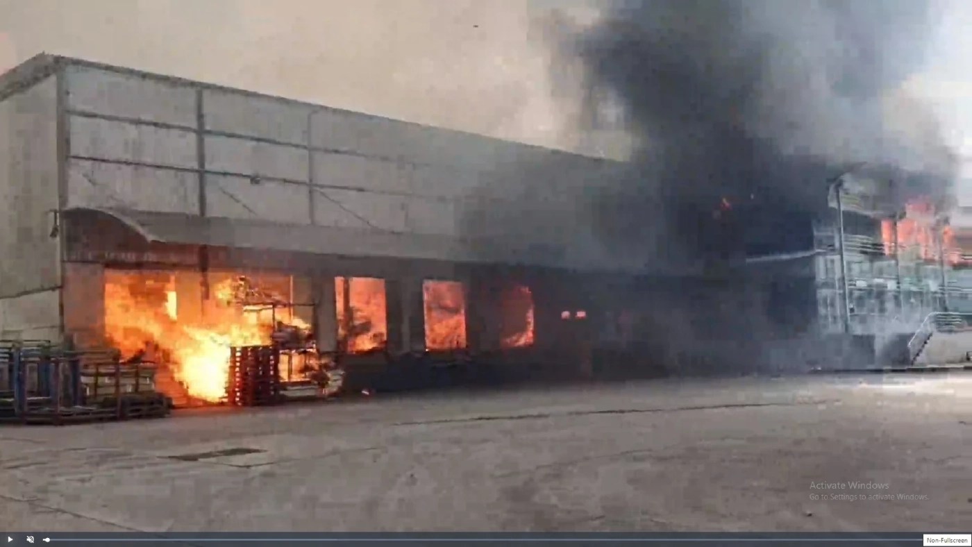 “ระยอง” ระทึก “โรงงานระเบิด”  คนงานหนีตายวุ่น