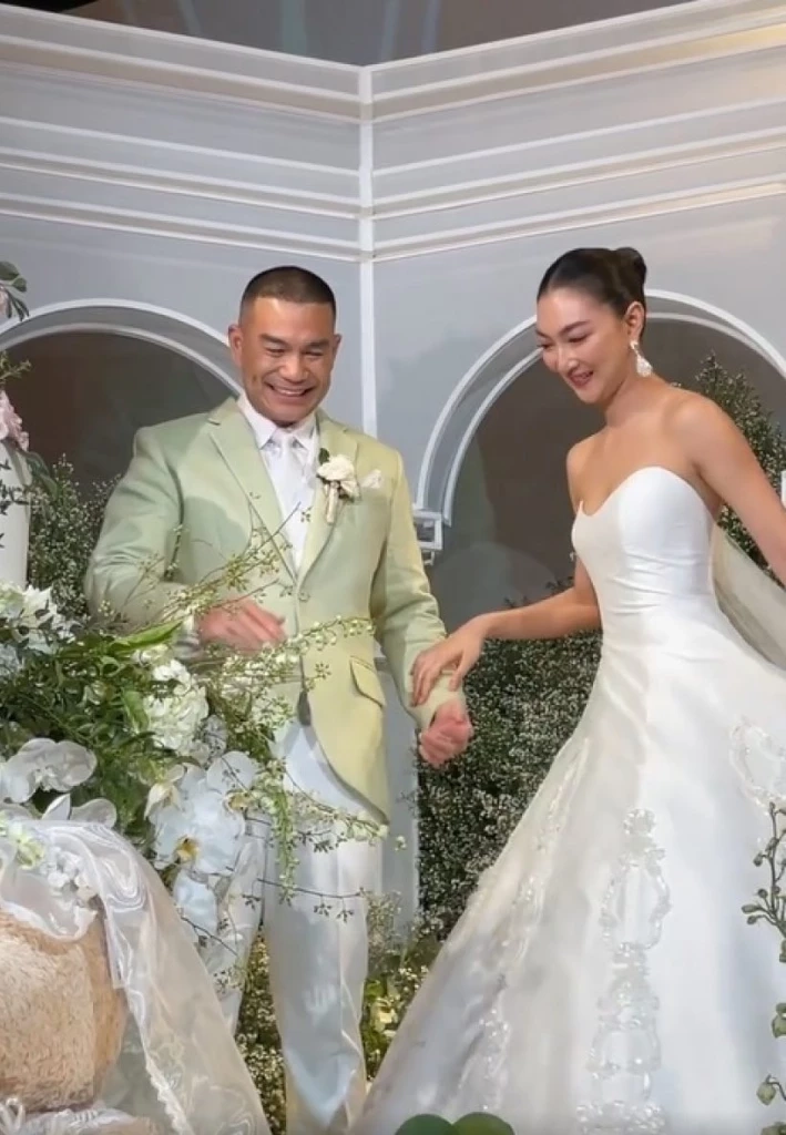 “แพนเค้ก” น้ำตาแตกเมื่อ “ผู้กำกับหมี” จัดเซอร์ไพรส์นี้ในวันวิวาห์