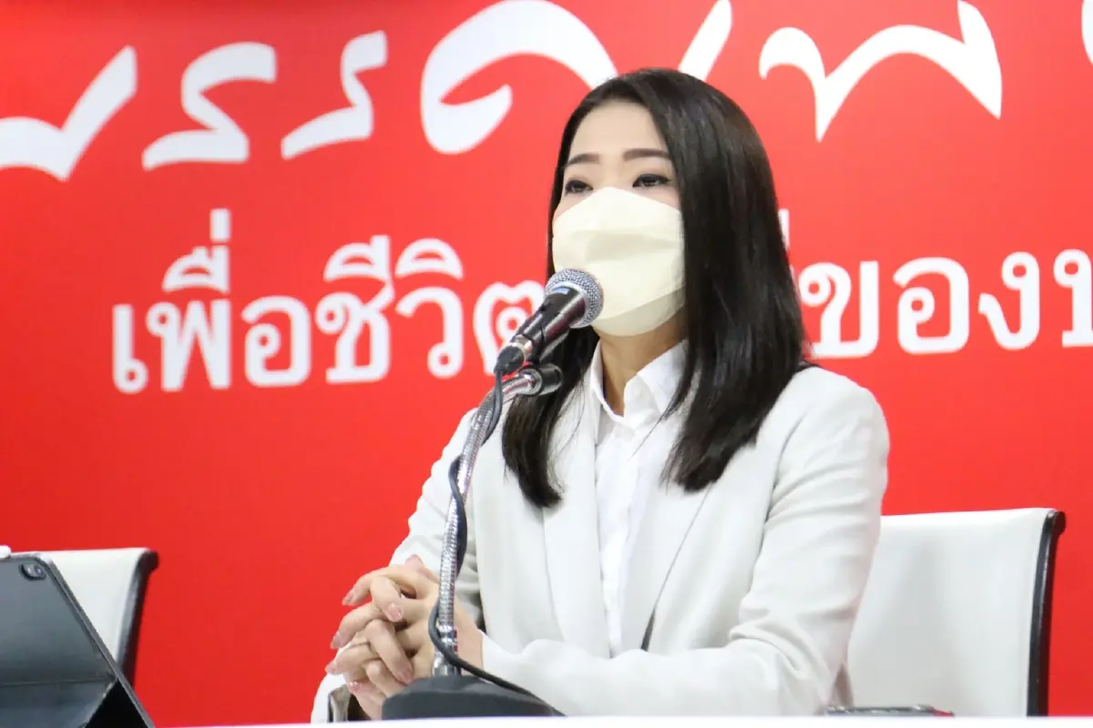 น.ส.ธีรรัตน์ สำเร็จวาณิชย์ โฆษกพรรคเพื่อไทย 