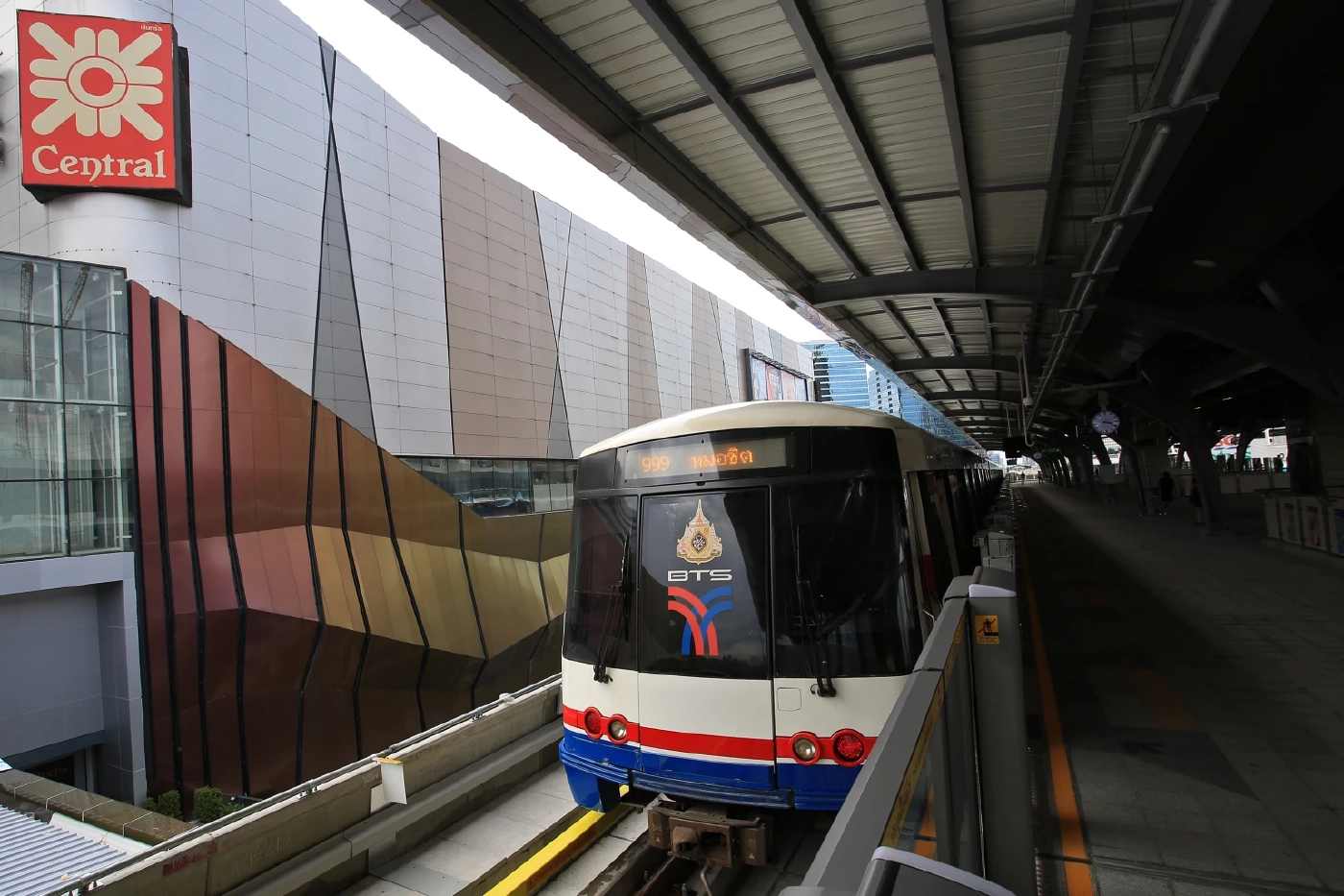 รถไฟฟ้า "บีทีเอส" ขอความร่วมมืองด "สะบัดผม" ภายในขบวน-กระทบคนอื่น 