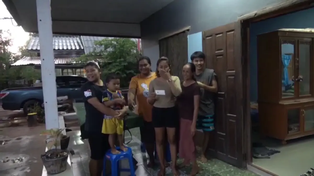 คนขายลอตเตอรี่หยิบให้ สาวโคราชรับ6ล้าน