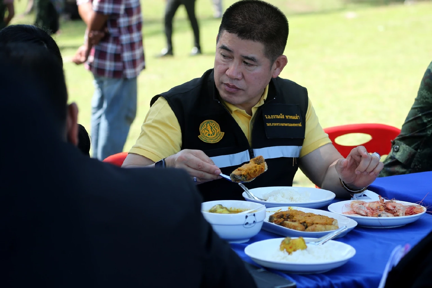 รู้แล้ว !! ข่าว "บิ๊กตู่" นั่งหัวหน้าพรรคพลังประชารัฐ มายังไง ไปจริงหรือไม่ ?