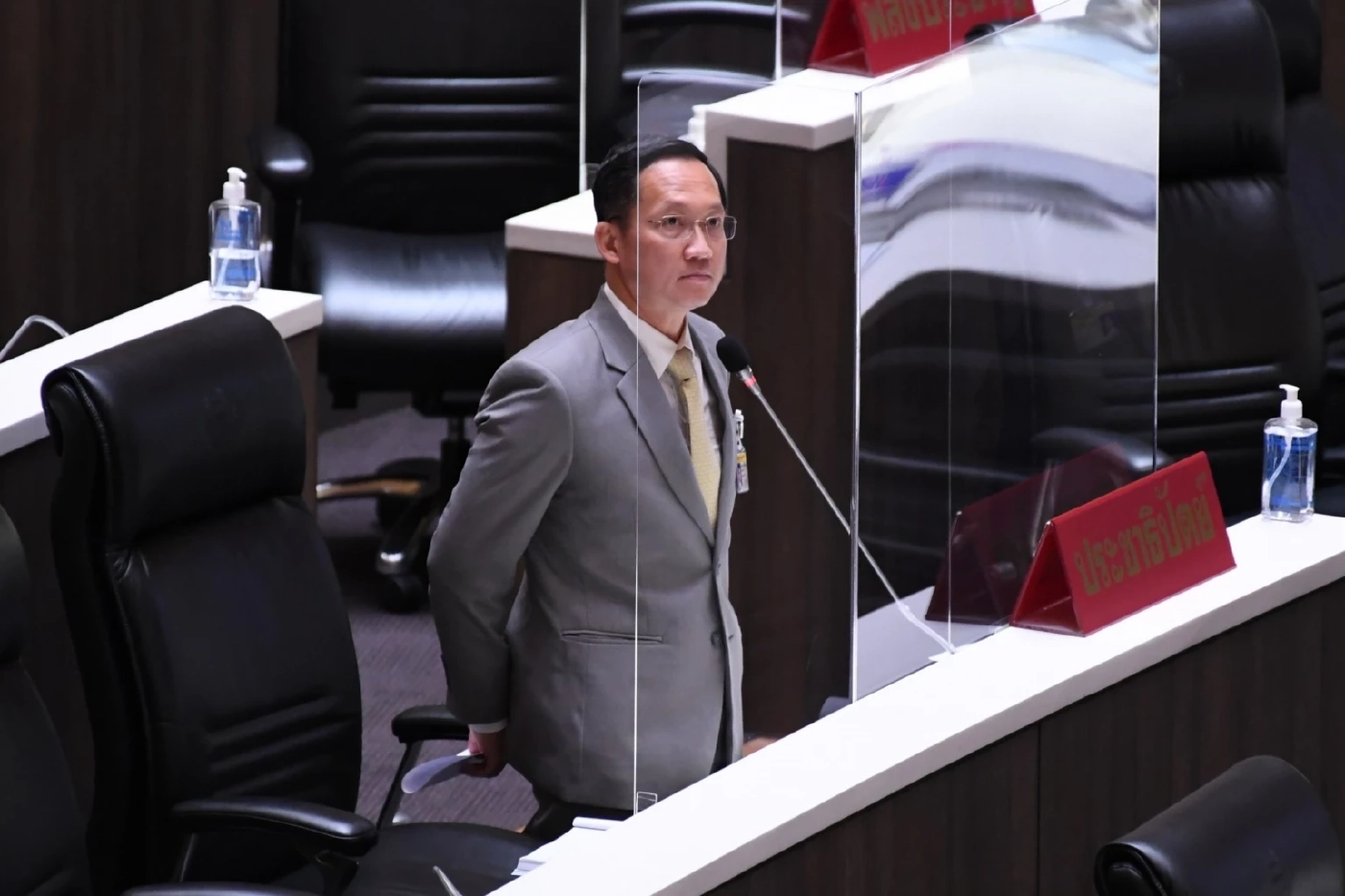 "อัครเดช"กระทุ้ง "รมว.พลังงาน" กลางสภา ปมราคาน้ำมัน