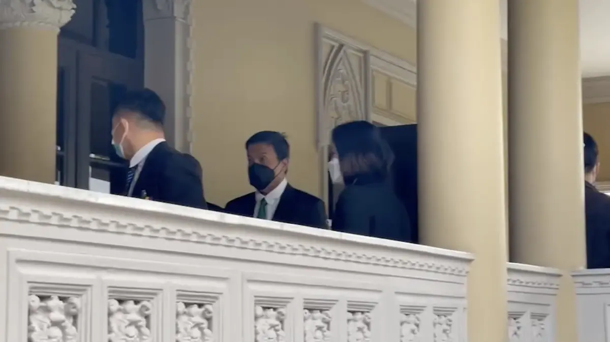 "ชัชชาติ" ร่วมประชุมศบค.ชุดใหญ่ เจอหน้า "บิ๊กตู่" ครั้งแรก ไม่ตอบชงถอดแมสก์