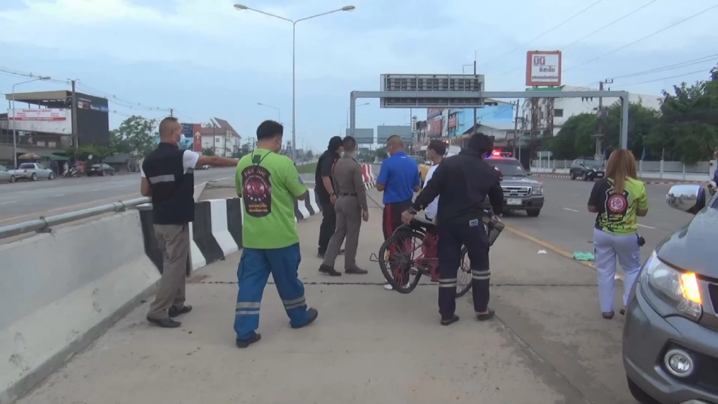 อุทาหรณ์! จักรยานลงอุโมงค์โดนเก๋งชนดับ