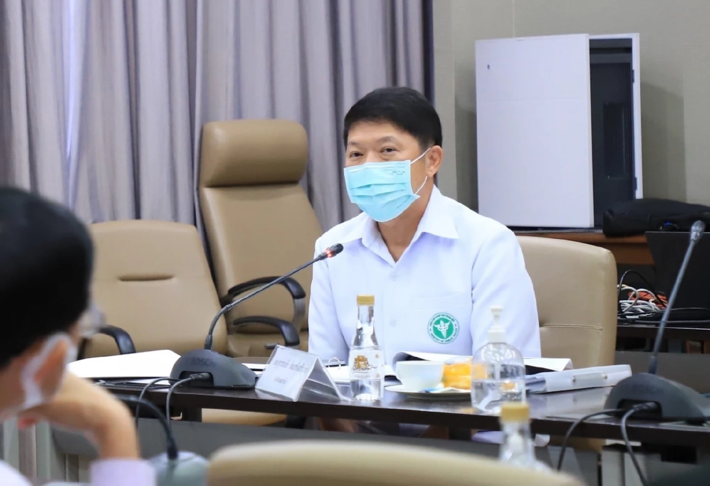 เปิดเงื่อนไข ผ่อนคลาย ถอดแมสก์ ในพื้นที่สาธารณะ กลุ่มไหนบ้าง ตรวจสอบที่นี่!