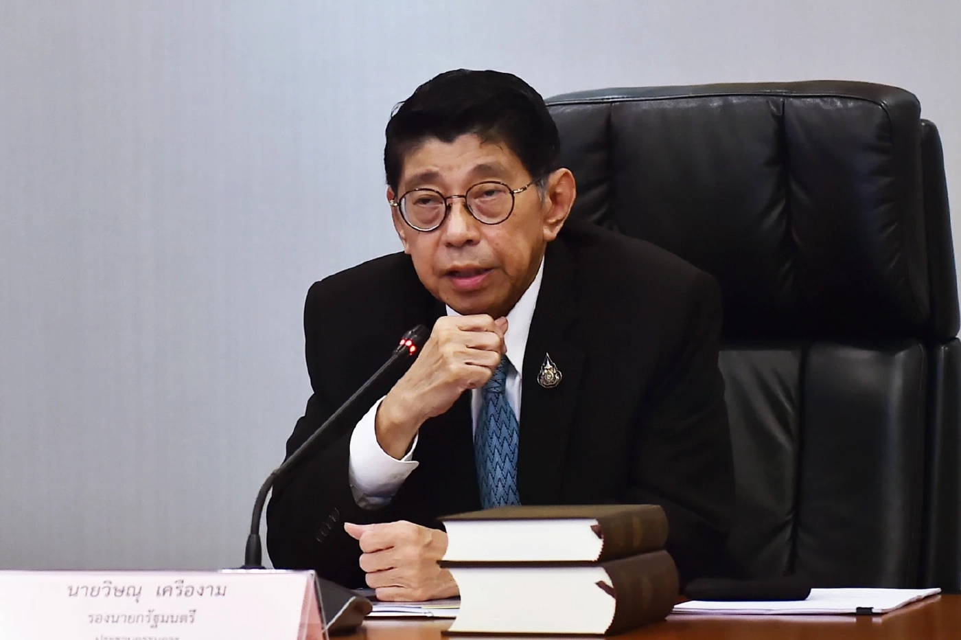 "วิษณุ" เคลียร์ชัด สูบกัญชา-กัญชงผิดกม.ไหม รอสรุป หลังปลดล็อก 9 มิ.ย.