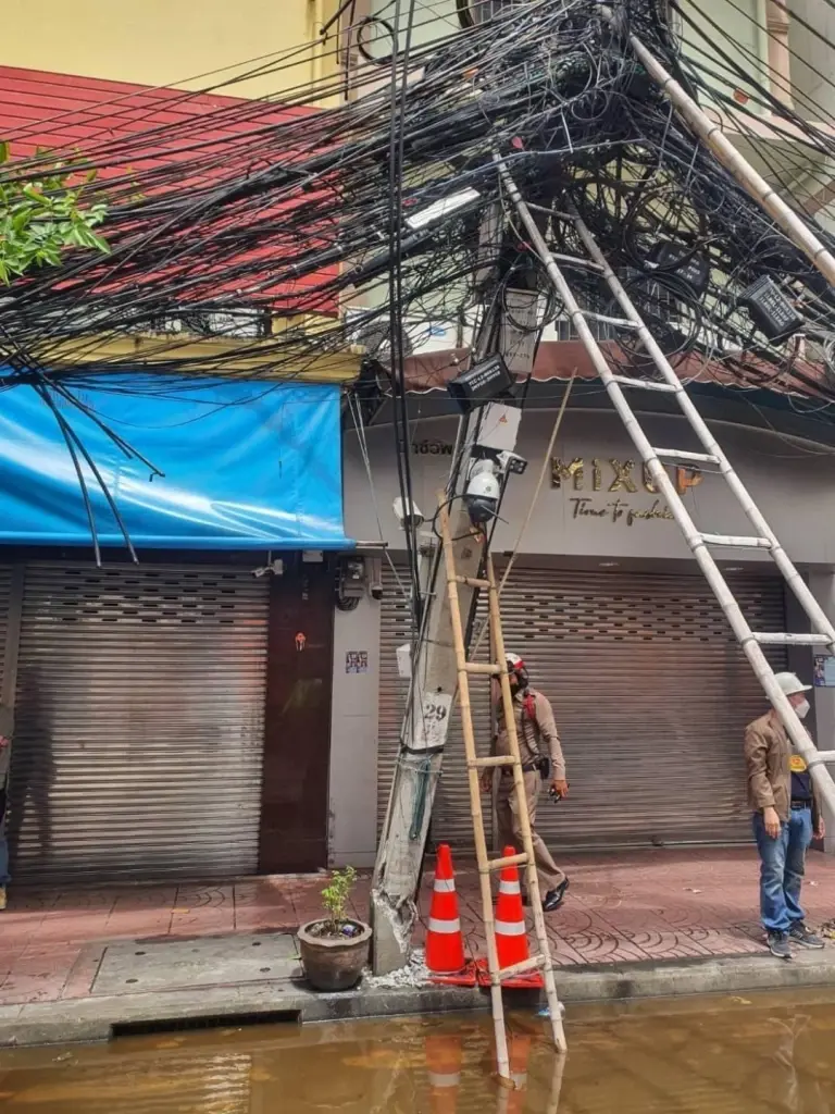 ไขคำตอบหลัง "ไฟไหม้สำเพ็ง" รู้หรือไม่ สายระโยงระยางบนเสาไฟฟ้า มีอะไรบ้าง ?