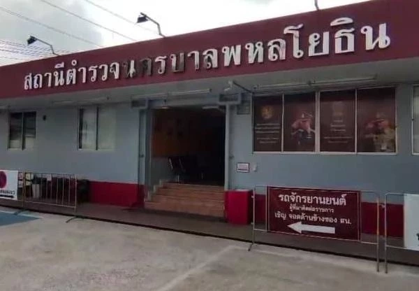 เศรษฐกิจแย่ โจรดักจี้เงินหน้า รร.หอวัง 100 บาทก็ยังเอา