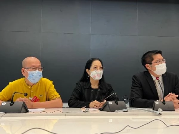 "ทนายเดชา" แฉ "คุณแม่" ไม่เอาแล้วตัดทิ้ง "อัจฉริยะ-เต้" เข้ามาจุ้นคดีแตงโม