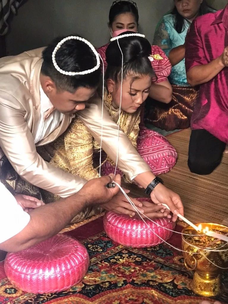 ชื่นมื่น "คู่บ่าวสาว" จัดแต่งงานสินสอด 999 บาท แม้เงินน้อยแต่รักยิ่งใหญ่ 