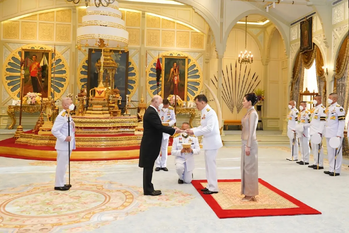 ในหลวง พระราชินี พระราชทานพระบรมราชวโรกาส ให้เอกอัครราชทูตต่างประเทศเฝ้าฯ