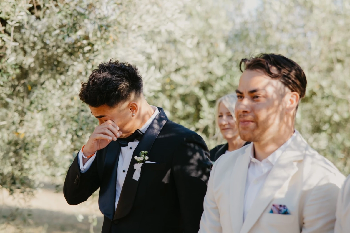 เผยโมเมนต์หวาน ชาริล ชัปปุยส์ จูงมือ เฮเลน่า บุช เข้าพิธีวิวาห์ที่อิตาลี