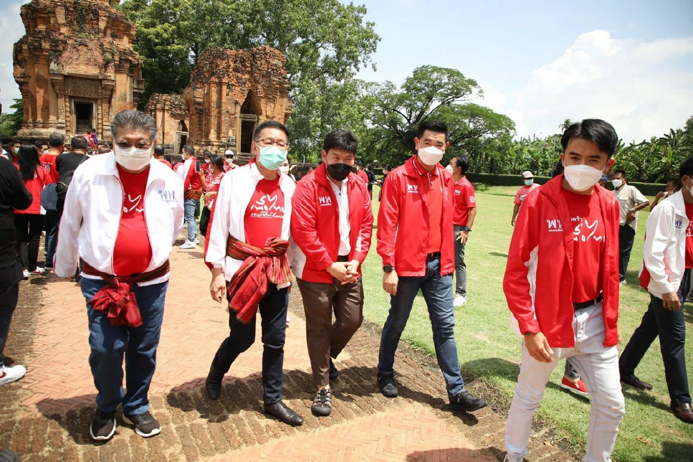 "อุ๊งอิ๊ง" ติดโควิดส่ง "โอ๊ค พานทองแท้"ลุยสุรินทร์แทน ฟุ้งตั้งใจมา(คลิป)