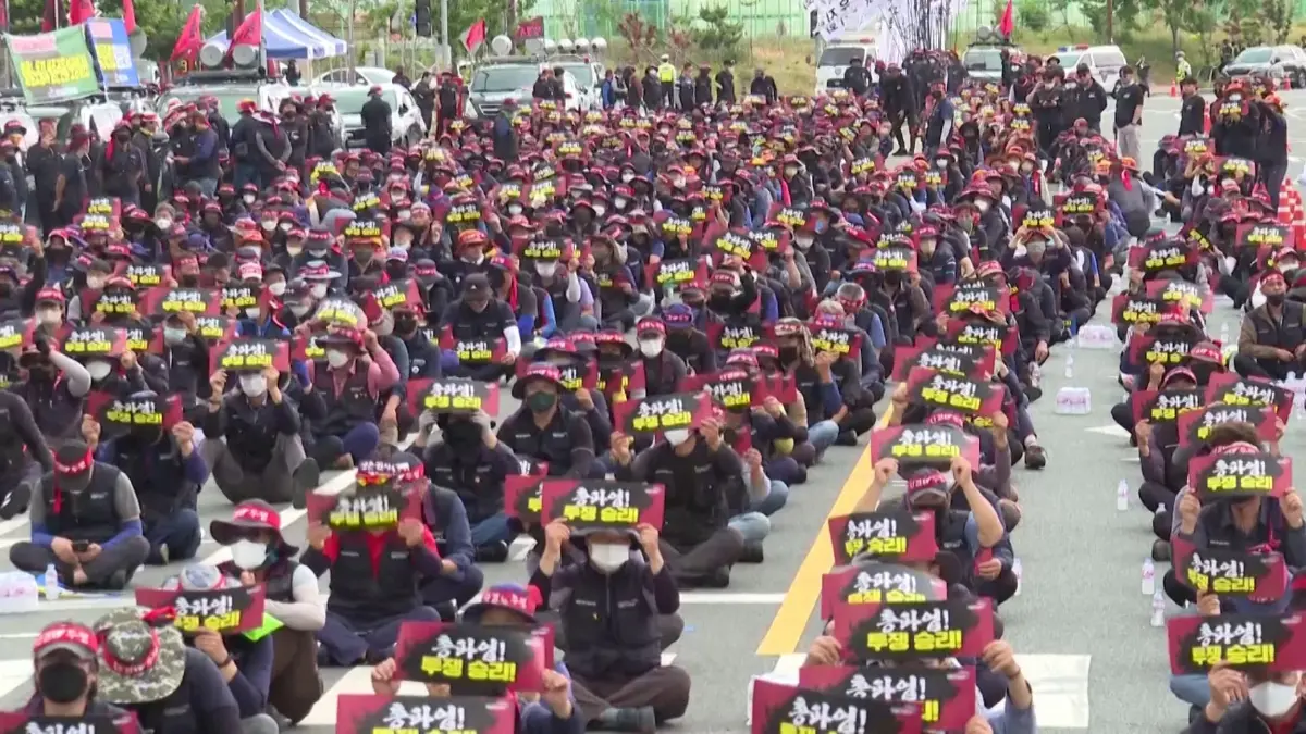 คนขับรถบรรทุกเกาหลีใต้สไตรก์ ขู่หยุดส่งวัตถุดิบผลิตชิป