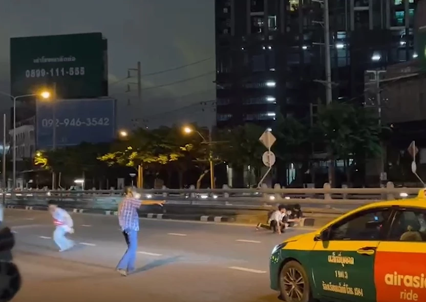 สรุปไทม์ไลน์ "ม็อบดินแดง" แกงตำรวจ สุดท้ายถูกสกัดไม่ถึงบ้านนายกฯ