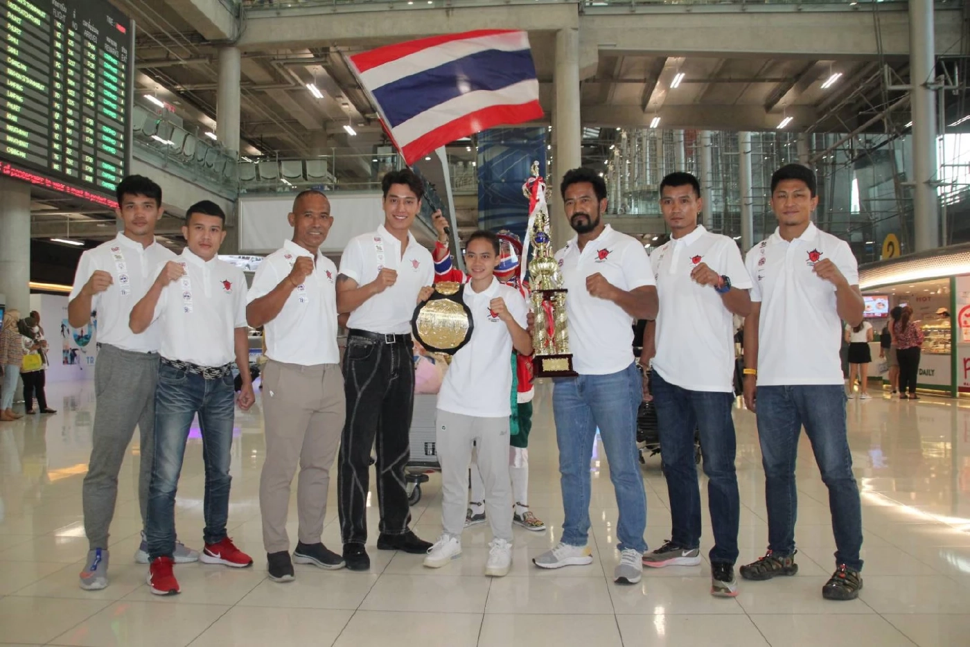 ต้อนรับยิ่งใหญ่! “น้องปุ้ม” แชมป์โลก K-1 กลับถึงไทย