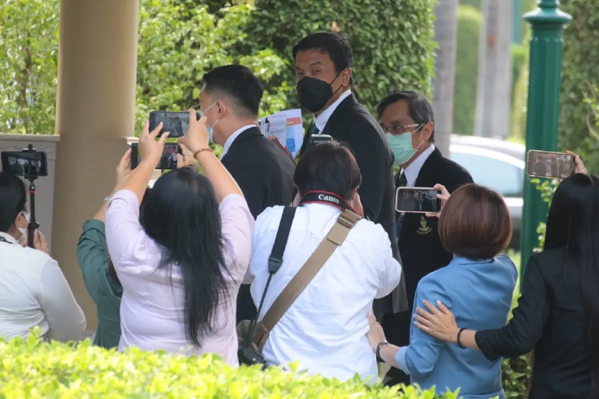 “ชัชชาติ” วิ่งชมเมืองแต่เช้า ก่อนเข้าทำเนียบประชุม ศบค.ชุดใหญ่ในรอบ 8 ปี