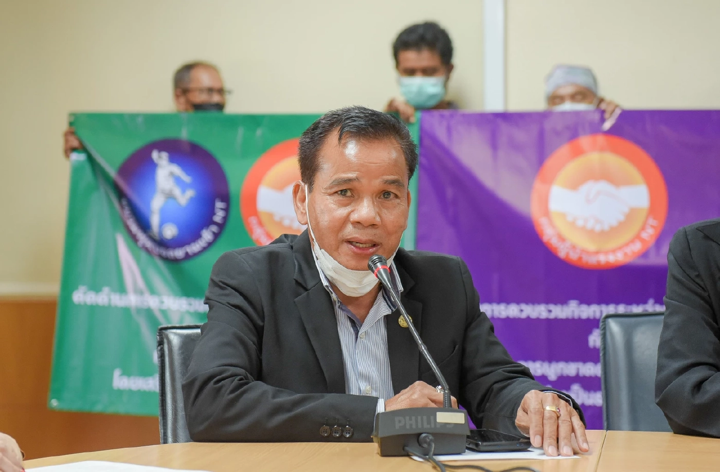 ลุกฮือ ค้าน"ควบรวมทรู-ดีแทค" ชี้ผูกขาดถาวร รัฐสูญรายได้ 8,800 ล้านบาท