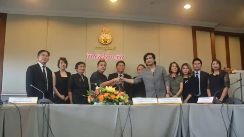 รู้จัก “จั๊กกะบุ๋ม เชิญยิ้ม” ดีกรี “โฆษกพรรคการเมือง” หลังถูกโยงคุกคามสาว