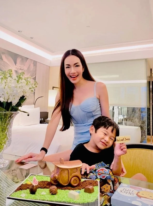 "พี่เอ" อัปเดตข่าว หลังภรรยาคนสวย "อ๋อม สกาวใจ" ถูกหามเข้าโรงพยาบาลด่วน!!!