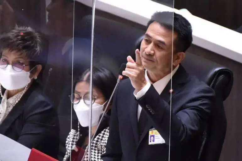 “ชลน่าน-พิธา” รุมโต้กลับ นายกฯ อย่าใส่ร้ายป้ายสี ทำให้สภาฯ เสียหาย