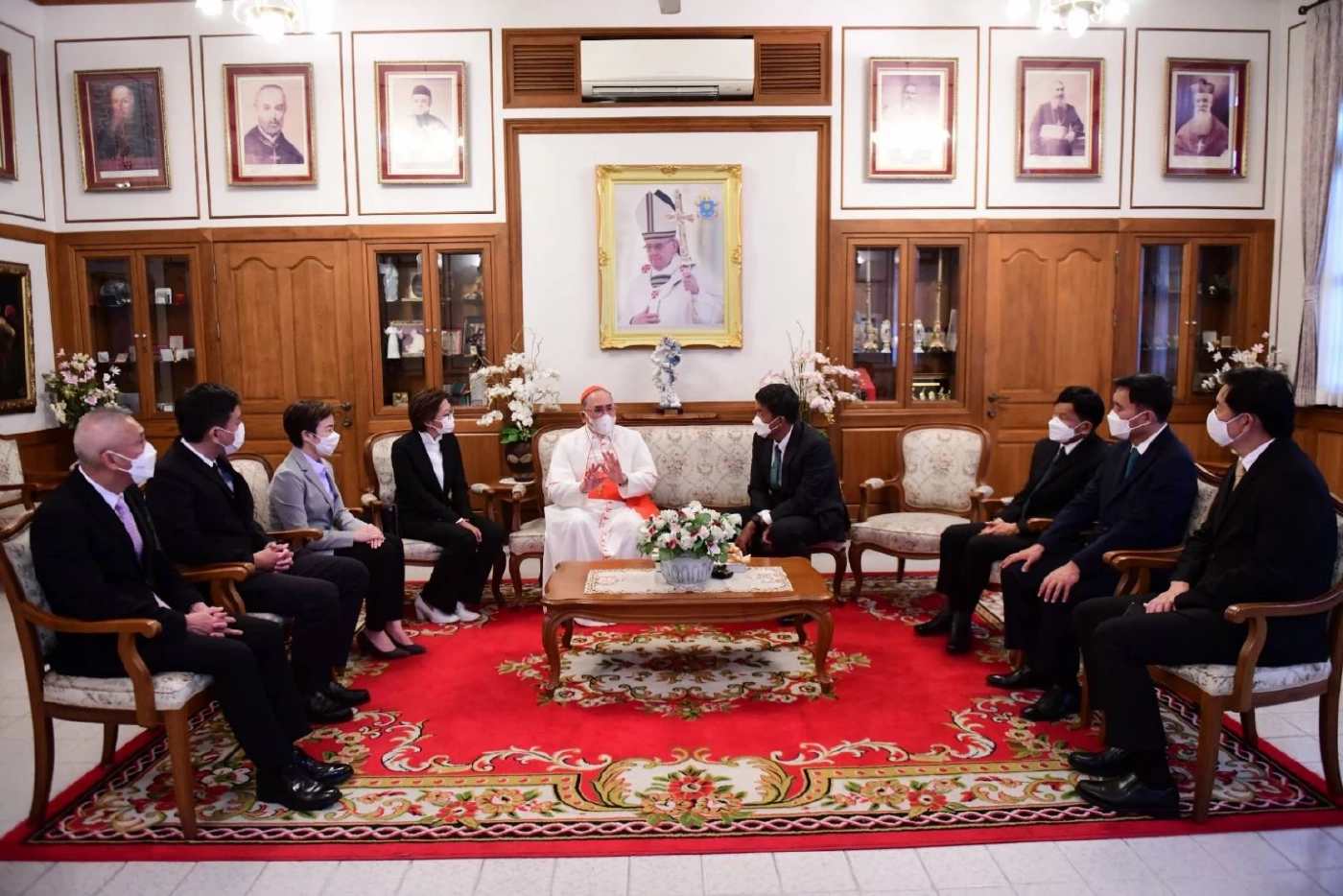 "ชัชชาติ" นำคณะผู้บริหารเข้ากราบคารวะ ผู้นำ 3 ศาสนา ในโอกาสเข้ารับตำแหน่ง