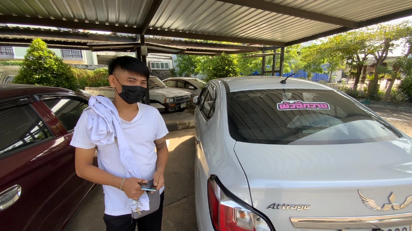 สาวติดสติ๊กเกอร์“ที่นั่งเมีย”ห้ามสาวๆนั่งเรียกรอยยิ้มให้คนที่พบเห็น