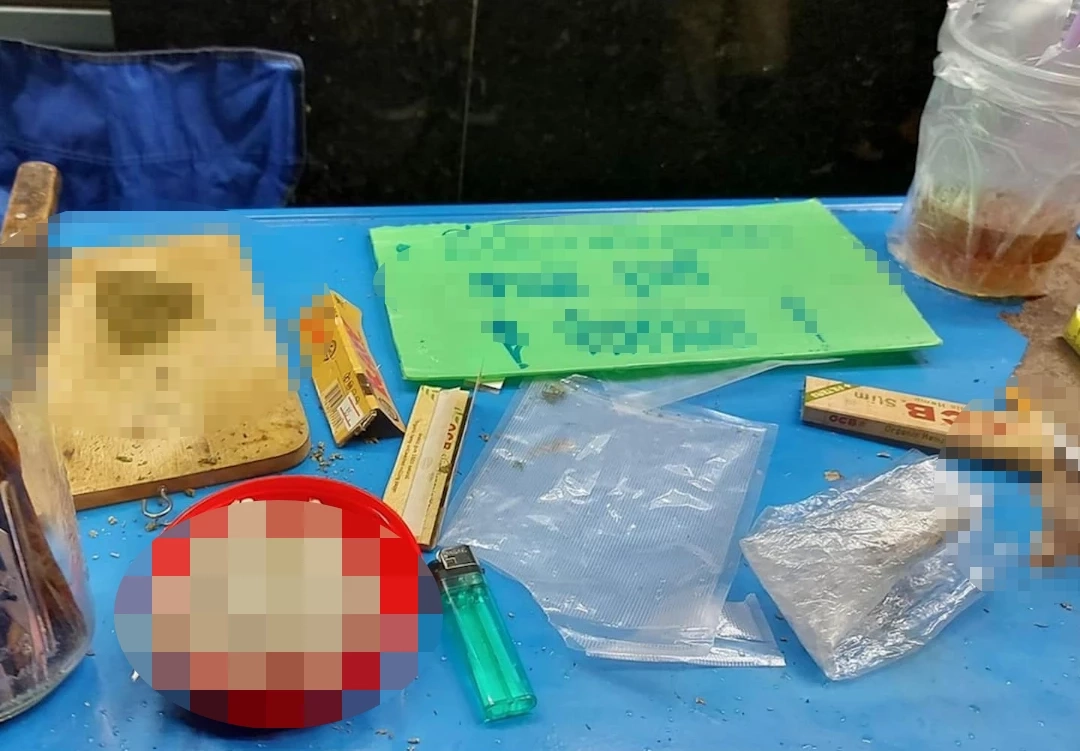 ก็เสรีเลยขายโจ๋งครึ่มที่ถนนข้าวสาร พันลำขายเกลื่อนนับสิบร้าน