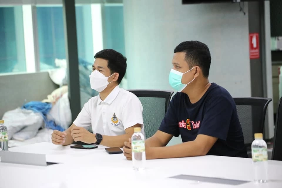 ม่อน อาชีวะ และ ไบร์ท ชินวัตร ตัวแทนม็อบ "Car Mob ประชาชนจะไม่ทน"