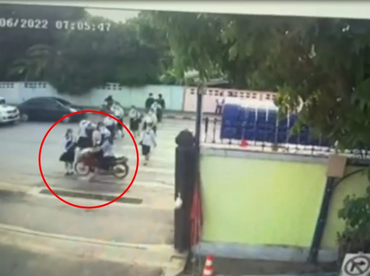 รุมประจาน "นศ.พยาบาล" ซิ่ง จยย.ชน "นักเรียนหญิง" ข้ามทางม้าลายบาดเจ็บ