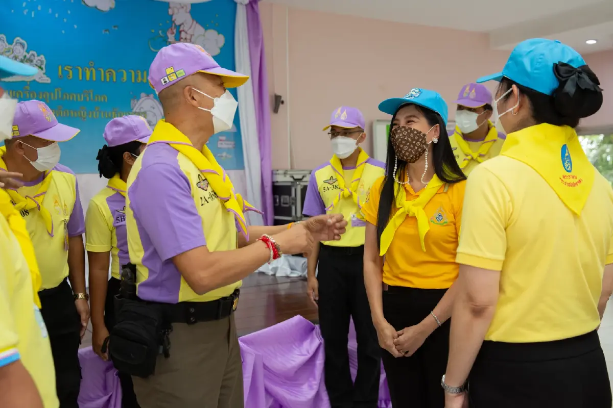 "บิ๊กต่อ" นำคณะทำกิจกรรมเทิดพระเกียรติพระราชินีที่บ้านเด็กหญิงธัญญพร