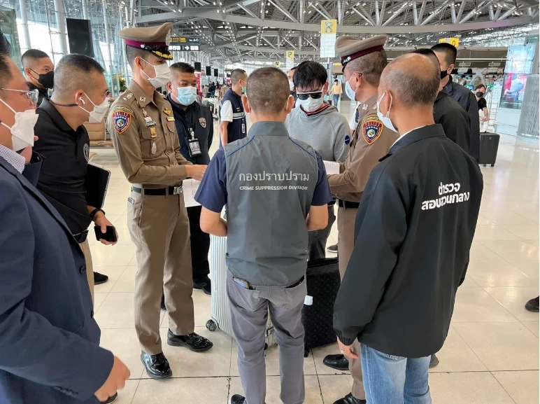 ตร.ปคบ.จับกุม บอลนี เจ้าของ ดารุมะ ซูชิ ที่สนามบินสุวรรณภูมิ