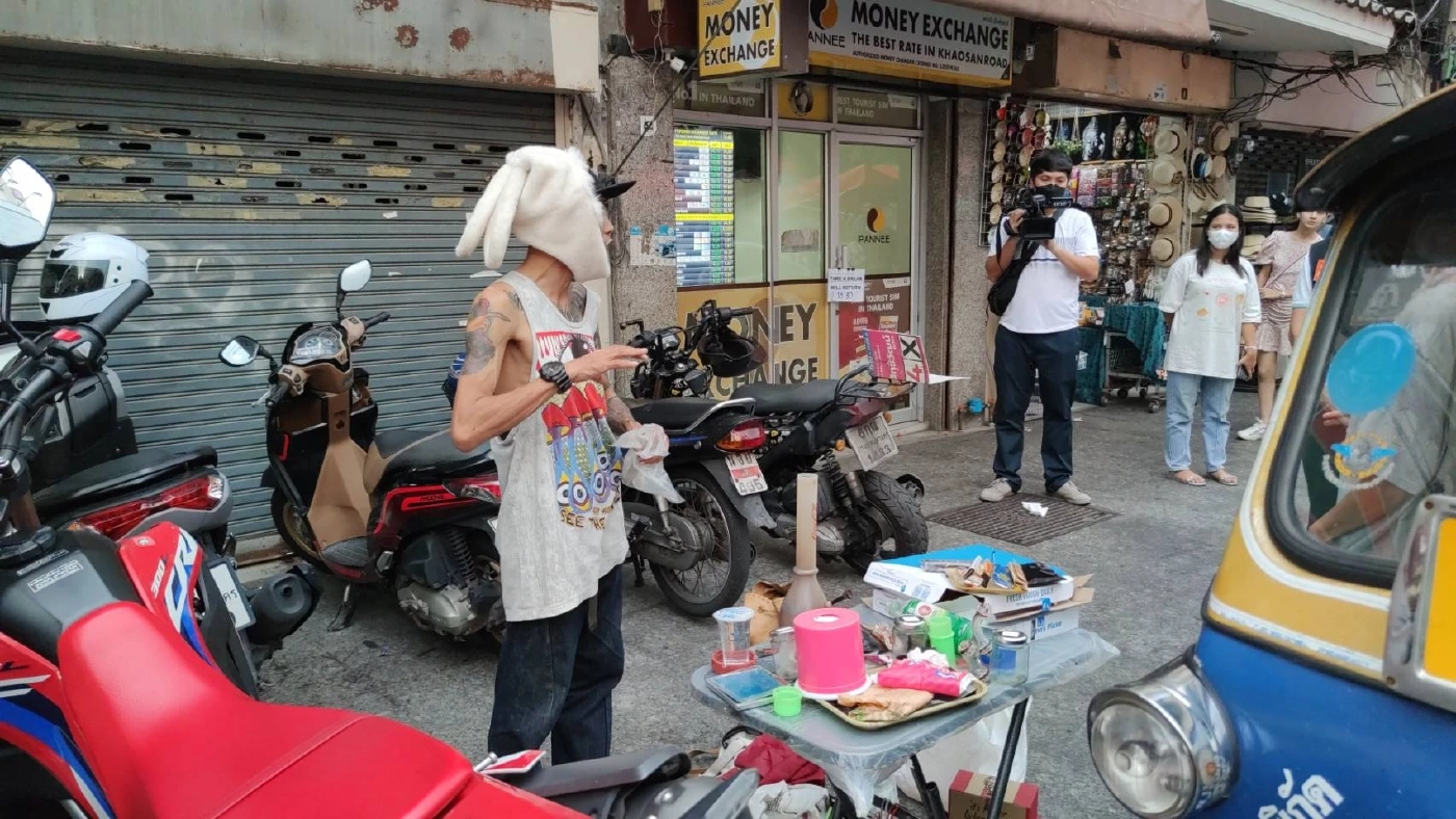 โดนแล้ว สั่งเก็บโต๊ะขายพันลำถนนข้าวสาร เอาผิดได้แค่ พ.ร.บ.รักษาความสะอาด