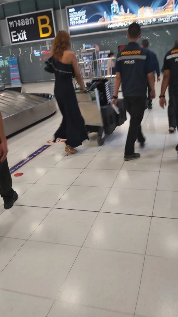 ตำรวจดักรวบ "แอนนา" คา "สนามบินสุววรณภูมิ" คดี "หวยทิพย์" คุมตัวไปสอบทันที