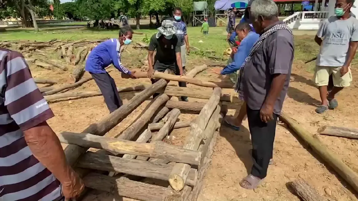 ญาติเหยื่อโค้งร้อยศพรัชดา เศร้าเมรุไม่พอเผา ที่เหลือเผาเชิงตะกอน