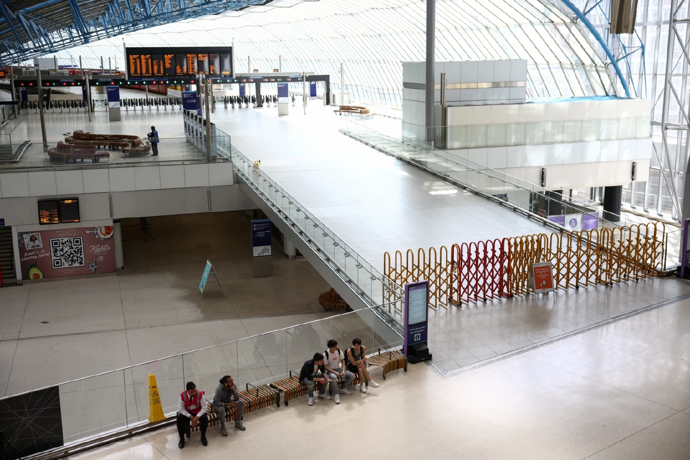 คนงานรถไฟในอังกฤษสไตรก์ครั้งใหญ่ที่สุดใน 30 ปี