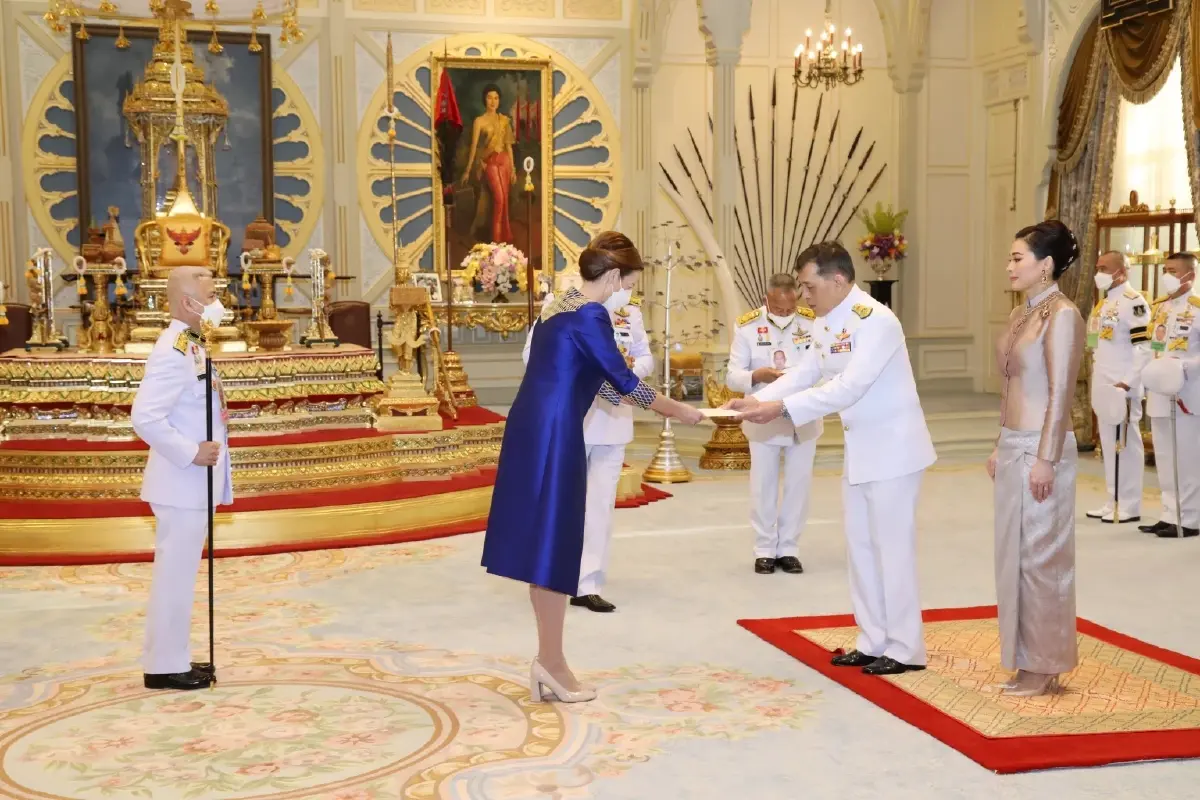 ในหลวง พระราชินี พระราชทานพระบรมราชวโรกาส ให้เอกอัครราชทูตต่างประเทศเฝ้าฯ