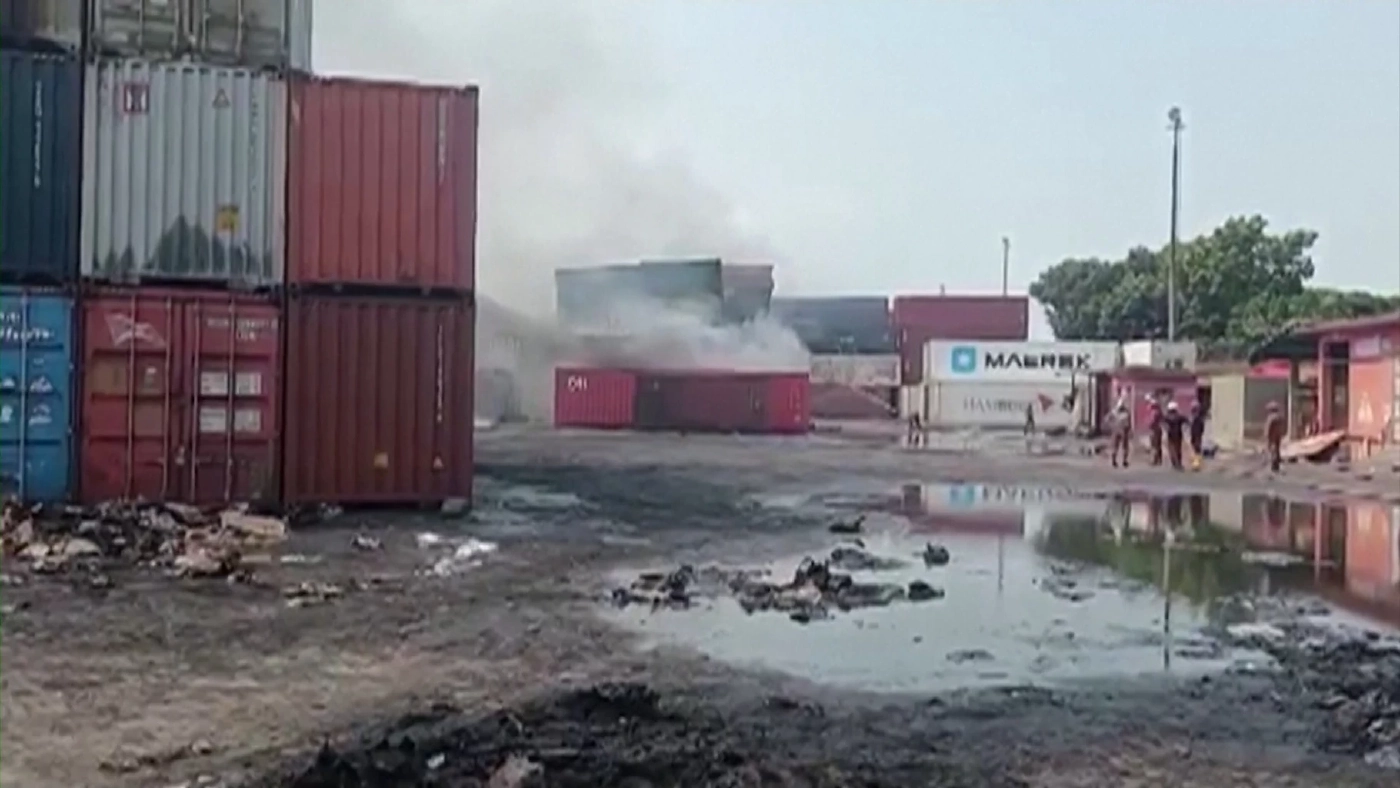 บังกลาเทศเร่งดับไฟไหม้คลังสินค้าวันที่ 3