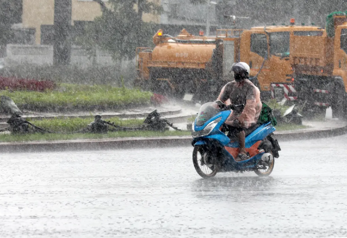 สภาพอากาศวันนี้ กรมอุตุฯเตือน 35 จังหวัด มีฝนฟ้าคะนอง กทม.ฝนร้อยละ 40